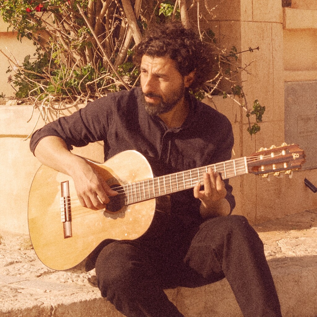 Jose gonzalez crosses. Jose gonzalez. гитарный концерт в ковид jose.